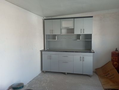 Oshxona mebel sotiladi. Holati yangi.Uzunligi 2 metr
