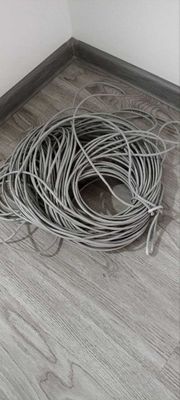 провода серого цвета