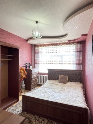 Ijaraga beriladi. Navoiy ko’cha 4 xonali 4 etaj.
