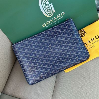 Goyard clutch in that trend