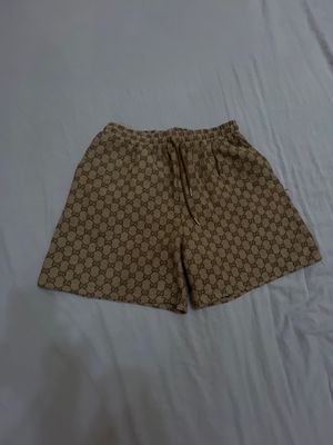 Yozda kiyish uchun shortik