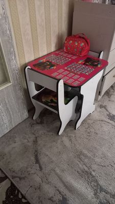 Продаётся детский стол и стулья