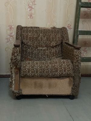 Кресла старые сильно драные