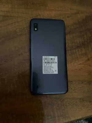 Samsung A 10 telefoni sotiladi