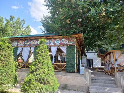 Baxmal tumanida umumiy ovqatlanish shaxobcha binosi sotiladi