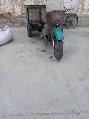 Ural motosikol sotladi