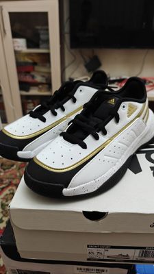 Баскетбольные кроссовки Adidas со скидкой