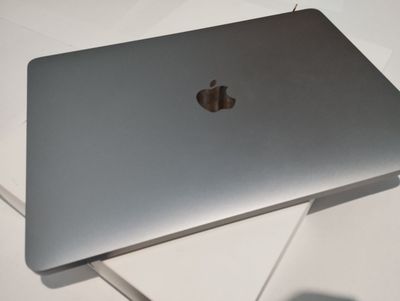 MacBook Air M1 kafolati bilan, srochna