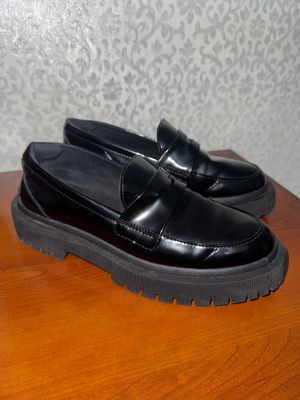 Лоферы Zara, лаковые, размер 36