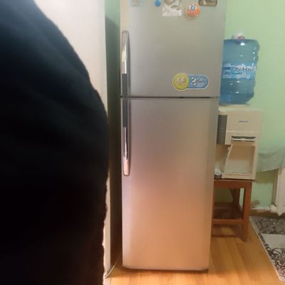 Холодильник lg в отличном состояние работал мало