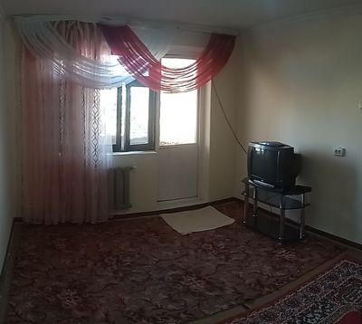 Динамо бозорча томонда жойлашган 2 хонали квартира ижарага берилади