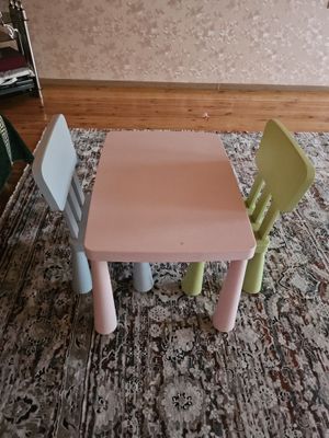 Детский стол и 2 стульчик