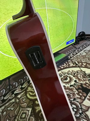 Akustik gitara 150$ kami bor