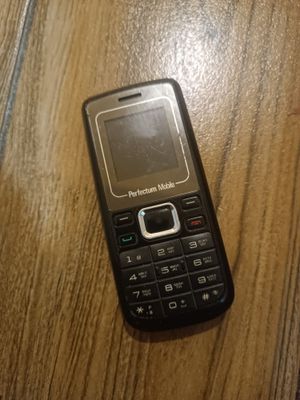 Перфектум телефон Hisense C 1100