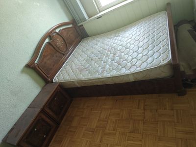 Спальный мебель кровать и тумбы цену предложить