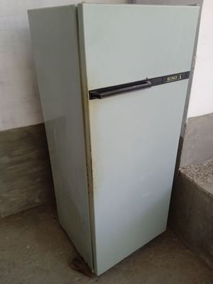 Продается Холодильник б/у в рабочем состояние. Цена 600 тысяч сумм