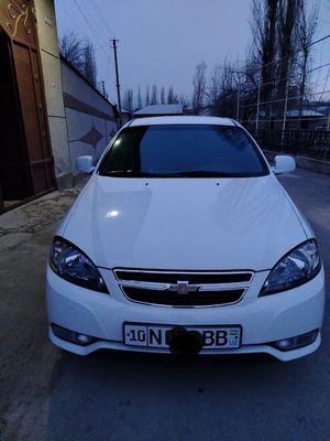 Srochna Chevrolet Jentra sotiladi yili 2023 1 pozitsiya benzinda