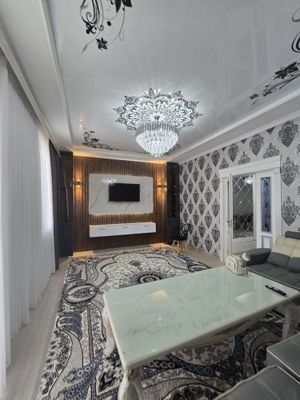 Сдается 3 х комнатная квартира на 8 этаже Крытый рынок 500 $