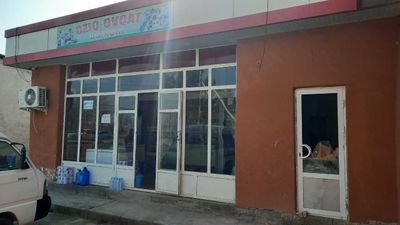 Zarbdor tumanida savdo do`koni bo`lib to`lash sharti bilan sotiladi
