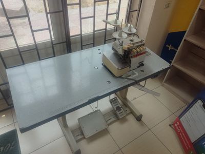 Продается оверлок Siruba