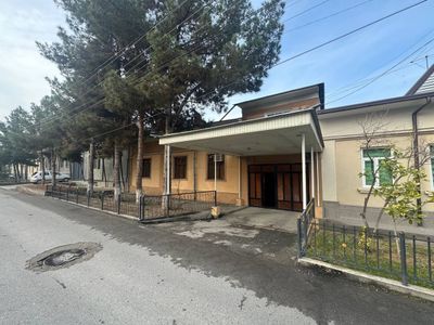 Uy hovli sotiladi