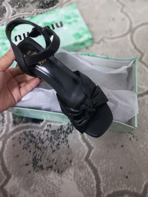 Tufli sotiladi yangi kiyilmagan