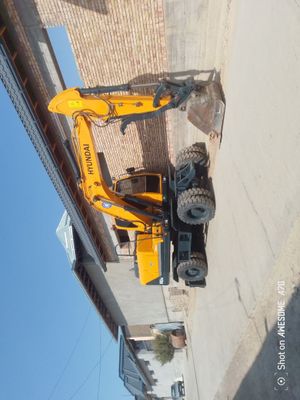 Ekskavator Hyundai sotiladi yili 2015