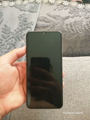 Samsung A30. 64 ГБ