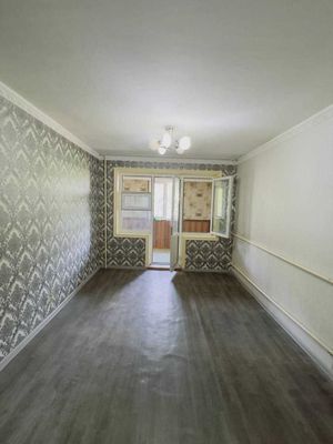 Фрунзиский KIUF 2 хонали 2 қават ўрта подезд квртира сотилади.ID: 1199