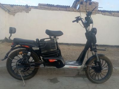 Skuter "ORLANDO" sotiladi sostayaniysi yaxshi