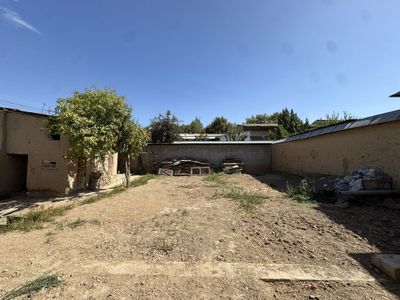 Yer sotladi 3 sotiq teks tort burchak shakilda 2xona vaqtincha uyi bor