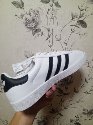 Adidas gazel, razmer 45-46, yangii, xolati tiniq, narxi 400 kami bor,