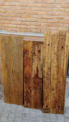 Продам старинные резные створки дверей