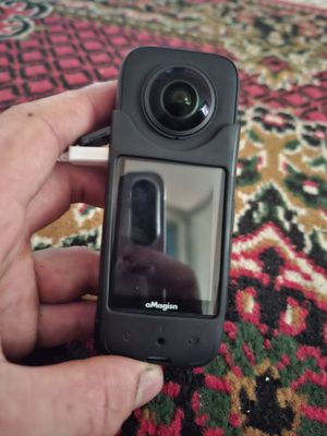 Insta 360 x3 256 gb xotira sotiladi faqat uzi bor