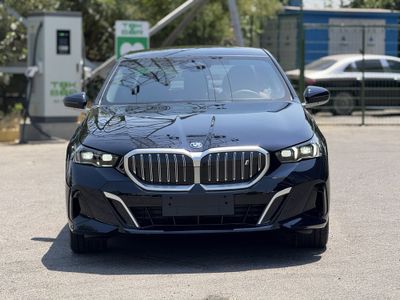 Продается новый BMW i5 40 L eDrive