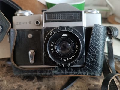 Продаю фотоаппарат Zenit E в хорошем состоянии,рабочий