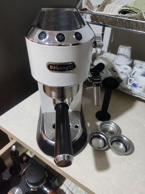 Рожковая кофемашина delonghi dedica style
