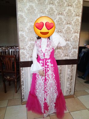 Ansanbil 1 marta toʻy kuni kiyilgan