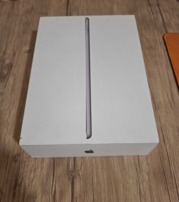 iPad-6 32GB планшет