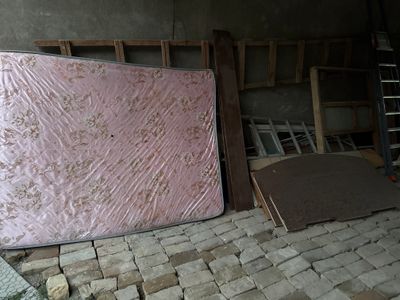 Кровать и матрас