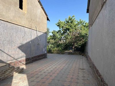 Zangiota.Bozsuv.6xonali uyni 12sotihda yer narxiga sotaman.Barter bor
