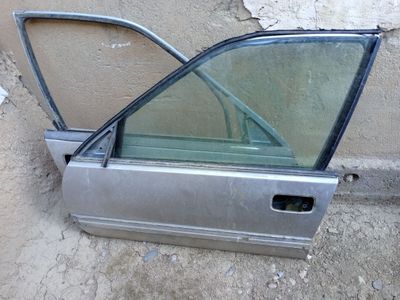Opel omega eshiklari sotiladi