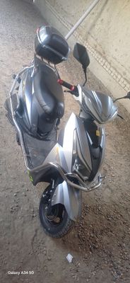 Skuter sotiladi elektr