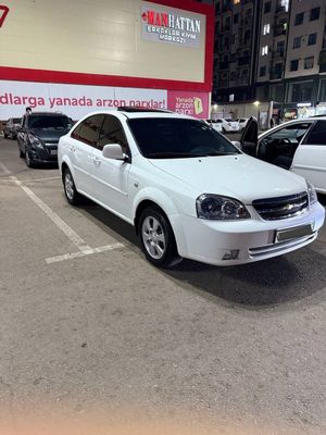 Lasetti 1.6 avtomat srochna sotiladi
