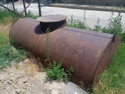 Mo'ykachilar uchun suv bachok : sigʻimi 4 tonna 800 litr but butun.