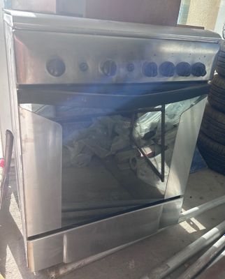Вытяжка и газовая плита indesit в хорошем рабочем состоянии