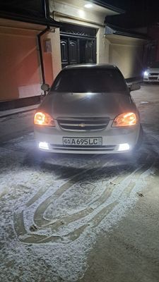 Lacetti 1.8 sotiladi