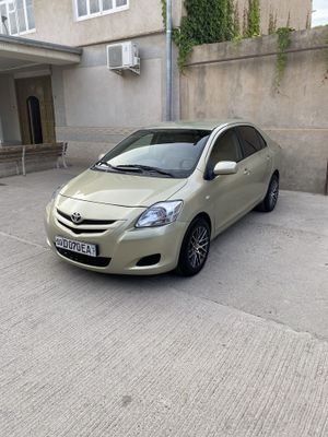 Tayota yaris avtomat