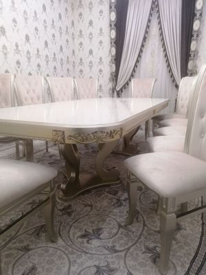 Стол и стулья