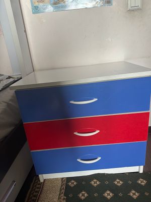 Bolalar karavoti shkaf va polkasi